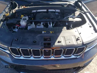 2023 Jeep Grand Cherokee 30th Anniversary z VIN 1C4RJYB64P8769262, wystawiony jako Copart lot #84694194 z przebiegiem 25 239 mil mil oraz Szkoda całkowita • Salvage title. Historia ofert i sprzedaży dostępna na DreamBid. Obrazek 12.