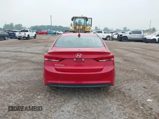 2017 Hyundai Elantra SE z VIN 5NPD84LF4HH151729, wystawiony jako IAAI lot #41840813 z przebiegiem 82 681 mil mil oraz . Historia ofert i sprzedaży dostępna na DreamBid. Obrazek 17.