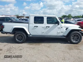 2020 Jeep Gladiator Overland z VIN 1C6HJTFGXLL180622, wystawiony jako IAAI lot #42565601 z przebiegiem 63 738 mil mil oraz . Historia ofert i sprzedaży dostępna na DreamBid. Obrazek 14.