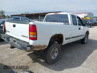 1999 Chevrolet Silverado 2500 LS with VIN 1GCFC29UXXZ178331, listed as a IAAI auction lot 41887908 with 1 mi miles. Bid and sale history available at carsss.com. Image 4.