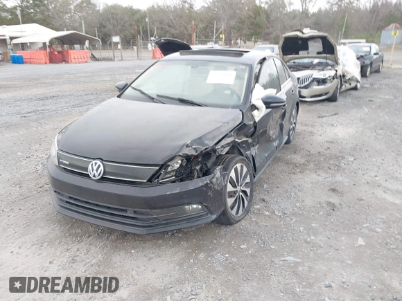 2015 Volkswagen Jetta Sedan Hybrid SEL Premium with VIN 3VW637AJXFM314288, listed as a IAAI auction lot 41715001 with 152,484 mi miles. Bid and sale history available at carsss.com. Image 17.
