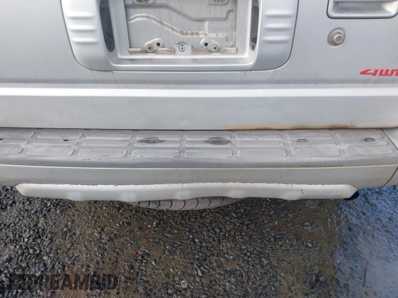 2000 Isuzu Rodeo z VIN 4S2DM58W9Y4301998, wystawiony jako IAAI lot #41265011 z przebiegiem 222 659 mil mil oraz . Historia ofert i sprzedaży dostępna na DreamBid. Obrazek 6.