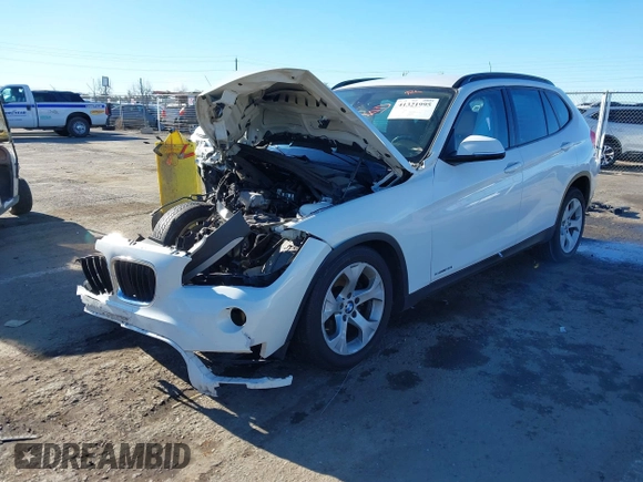 2015 BMW X1 sDrive28i z VIN WBAVM1C50FVZ94553, wystawiony jako IAAI lot #41321995 z przebiegiem Nie podano mil oraz . Historia ofert i sprzedaży dostępna na DreamBid. Obrazek 18.