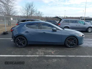 2020 Mazda 3 Premium z VIN JM1BPBNM9L1174949, wystawiony jako IAAI lot #41728868 z przebiegiem 68 968 mil mil oraz . Historia ofert i sprzedaży dostępna na DreamBid. Obrazek 14.