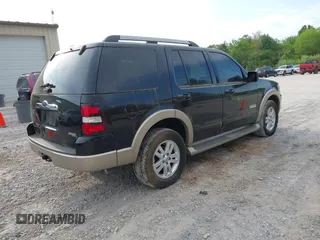 2007 Ford Explorer Eddie Bauer z VIN 1FMEU64E67UA69096, wystawiony jako IAAI lot #42078924 z przebiegiem 220 319 mil mil oraz . Historia ofert i sprzedaży dostępna na DreamBid. Obrazek 4.