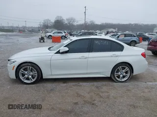 2018 BMW 3 Series 330i xDrive z VIN WBA8D9C51JEM33833, wystawiony jako IAAI lot #41565351 z przebiegiem 31 729 mil mil oraz . Historia ofert i sprzedaży dostępna na DreamBid. Obrazek 15.