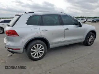 2016 Volkswagen Touareg Sport z VIN WVGEF9BP8GD010468, wystawiony jako Copart lot #53109665 z przebiegiem 55 296 mil mil oraz Szkoda całkowita • Salvage title. Historia ofert i sprzedaży dostępna na DreamBid. Obrazek 3.