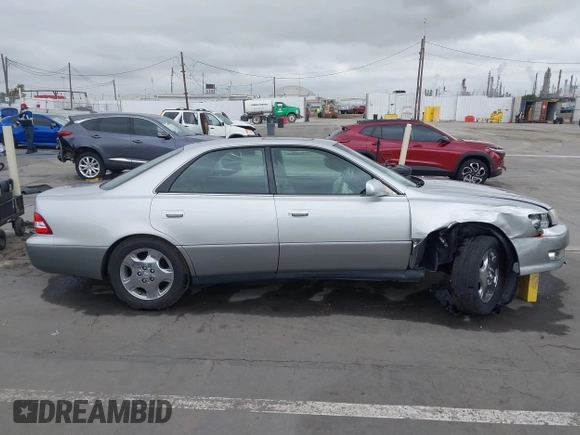 2000 Lexus ES 300 с VIN JT8BF28G7Y5093021, выставлен на аукционе IAAI как лот 42427386 с пробегом 134 897 миль миль и . История ставок и продаж доступна на DreamBid. Изображение 13.