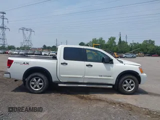 2011 Nissan Titan SL с VIN 1N6AA0EC7BN305065, выставлен на аукционе IAAI как лот 42425645 с пробегом 208 348 миль миль и . История ставок и продаж доступна на DreamBid. Изображение 13.