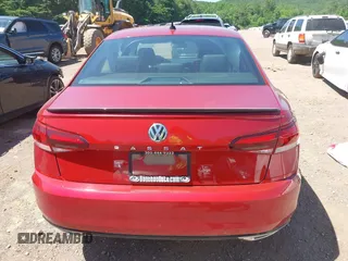 2021 Volkswagen Passat R-Line z VIN 1VWMA7A35MC018284, wystawiony jako IAAI lot #42261290 z przebiegiem 85 255 mil mil oraz . Historia ofert i sprzedaży dostępna na DreamBid. Obrazek 16.
