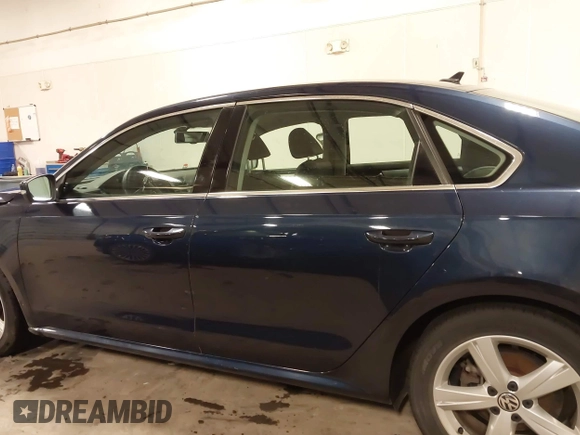 2013 Volkswagen Passat SE z VIN 1VWBP7A35DC095324, wystawiony jako IAAI lot #41970168 z przebiegiem 141 349 mil mil oraz . Historia ofert i sprzedaży dostępna na DreamBid. Obrazek 14.
