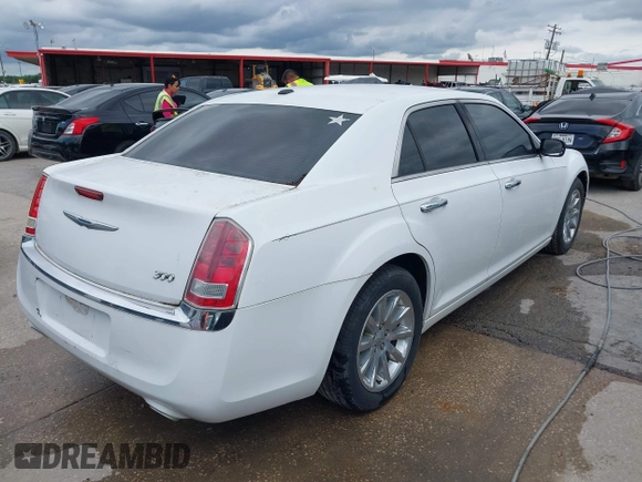 2012 Chrysler 300 Limited z VIN 2C3CCACG7CH212451, wystawiony jako IAAI lot #42363210 z przebiegiem 178 138 mil mil oraz . Historia ofert i sprzedaży dostępna na DreamBid. Obrazek 4.
