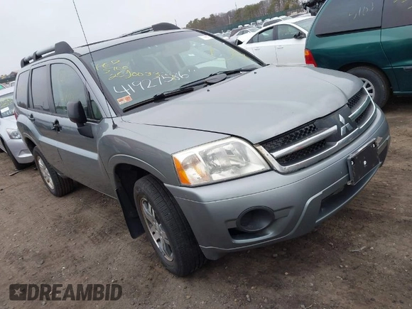 2008 Mitsubishi Endeavor LS with VIN 4A4MN21S98E041104, listed as a IAAI auction lot 41927586 with 999,999 mi miles. Bid and sale history available at carsss.com. Image 1.