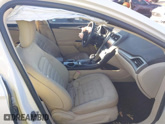 2013 Ford Fusion SE Hybrid with VIN 3FA6P0LU9DR375403, listed as a IAAI auction lot 40995125 with 132,583 mi miles. Bid and sale history available at carsss.com. Image 5.