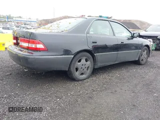 2001 Lexus ES 300 with VIN JT8BF28G310322006, listed as a IAAI auction lot 42203329 with 110,087 mi miles and . Bid and sale history available at carsss.com. Image 4.
