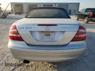 2005 Mercedes-Benz CLK 320 z VIN WDBTK65G15T047512, wystawiony jako Copart lot #75452814 z przebiegiem 131 655 mil mil oraz Czysty tytuł • Clean title. Historia ofert i sprzedaży dostępna na DreamBid. Obrazek 6.