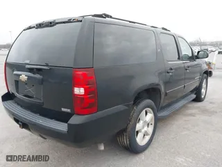 2007 Chevrolet Suburban LT with VIN 3GNFC16097G191395, listed as a IAAI auction lot 41683775 with 274,232 mi miles. Bid and sale history available at carsss.com. Image 4.