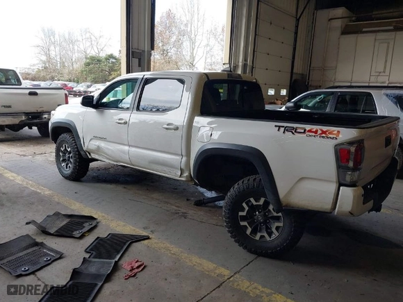 2020 Toyota Tacoma 4WD SR5 with VIN 5TFCZ5AN6LX235847, listed as a IAAI auction lot 41676928 with 77,384 mi miles. Bid and sale history available at carsss.com. Image 3.
