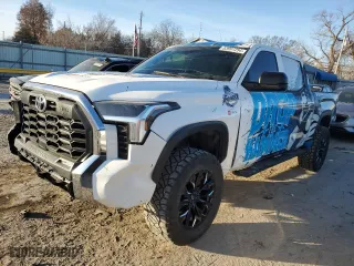 2022 Toyota Tundra 4WD SR5 with VIN 5TFLA5DB0NX053282, listed as a Copart auction lot 83997254 with 13,072 mi miles and Salvage Title. Bid and sale history available at carsss.com. Image 1.