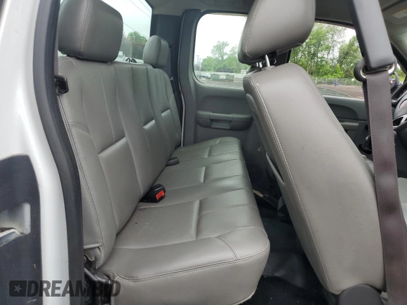 2013 GMC Sierra 2500HD Work Truck z VIN 1GT22ZC82DZ229449, wystawiony jako Copart lot #61175655 z przebiegiem Nie podano mil oraz Szkoda całkowita • Salvage title. Historia ofert i sprzedaży dostępna na DreamBid. Obrazek 10.