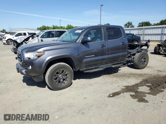 2021 Toyota Tacoma SR5 z VIN 3TMBZ5DN5MM029840, wystawiony jako Copart lot #56366645 z przebiegiem 21 873 mil mil oraz Szkoda całkowita • Salvage title. Historia ofert i sprzedaży dostępna na DreamBid. Obrazek 1.