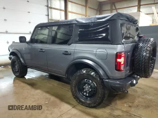2021 Ford Bronco z VIN 1FMEE5DHXMLA92853, wystawiony jako Copart lot #51822135 z przebiegiem 34 894 mil mil oraz Szkoda całkowita • Salvage title. Historia ofert i sprzedaży dostępna na DreamBid. Obrazek 2.