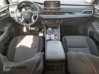 2024 Mitsubishi Outlander ES z VIN JA4J3UA84RZ056047, wystawiony jako Copart lot #50905715 z przebiegiem 24 714 mil mil oraz Szkoda całkowita • Salvage title. Historia ofert i sprzedaży dostępna na DreamBid. Obrazek 8.
