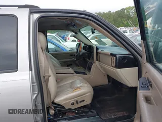 2004 GMC Yukon XL SLE with VIN 3GKEC16Z04G225789, listed as a IAAI auction lot 42058940 with 304,627 mi miles. Bid and sale history available at carsss.com. Image 5.