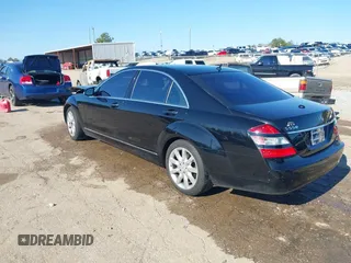 2007 Mercedes-Benz S 550 z VIN WDDNG71X97A055370, wystawiony jako IAAI lot #41163602 z przebiegiem 186 797 mil mil oraz . Historia ofert i sprzedaży dostępna na DreamBid. Obrazek 3.