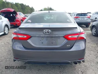 2020 Toyota Camry SE z VIN 4T1G11AK8LU335338, wystawiony jako IAAI lot #41908752 z przebiegiem 75 825 mil mil oraz . Historia ofert i sprzedaży dostępna na DreamBid. Obrazek 16.