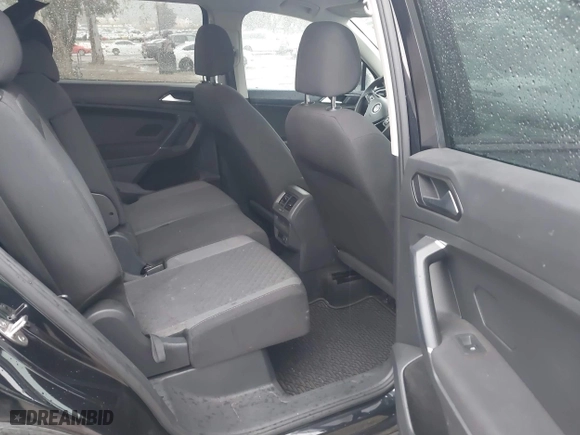 2018 Volkswagen Tiguan S with VIN 3VV1B7AX0JM101932, listed as a IAAI auction lot 41725112 with 143,780 mi miles. Bid and sale history available at carsss.com. Image 8.