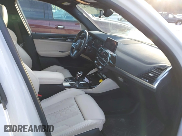 2020 BMW X3 M z VIN 5YMTS0C0XL9B25245, wystawiony jako IAAI lot #41607826 z przebiegiem 52 456 mil mil oraz . Historia ofert i sprzedaży dostępna na DreamBid. Obrazek 5.