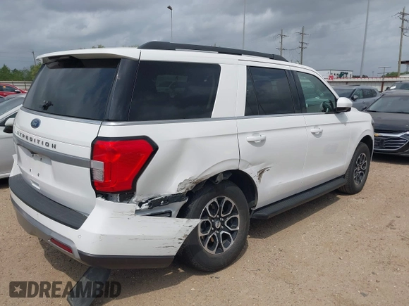 2024 Ford Expedition XLT with VIN 1FMJU1J83REA42841, listed as a IAAI auction lot 41939552 with 27,534 mi miles. Bid and sale history available at carsss.com. Image 4.