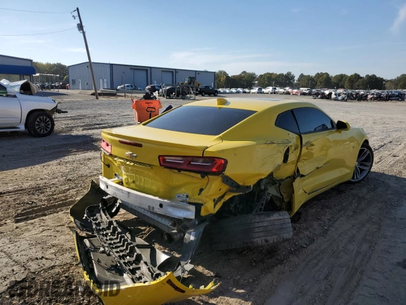 2018 Chevrolet Camaro 1LT with VIN 1G1FB1RS3J0115717, listed as a Copart auction lot 62285642 with 56,485 mi miles. Bid and sale history available at carsss.com. Image 4.