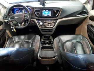 2018 Chrysler Pacifica Touring L z VIN 2C4RC1BG5JR211233, wystawiony jako Copart lot #58029295 z przebiegiem 112 264 mil mil oraz Szkody całkowita. Historia ofert i sprzedaży dostępna na DreamBid. Obrazek 8.