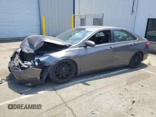 2015 Toyota Camry XLE z VIN 4T1BF1FK2FU897339, wystawiony jako Copart lot #56938075 z przebiegiem 166 991 mil mil oraz Szkoda całkowita • Salvage title. Historia ofert i sprzedaży dostępna na DreamBid. Obrazek 1.