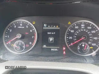 2022 Kia K5 GT-Line z VIN 5XXG64J29NG115786, wystawiony jako IAAI lot #42094520 z przebiegiem 84 234 mil mil oraz . Historia ofert i sprzedaży dostępna na DreamBid. Obrazek 7.