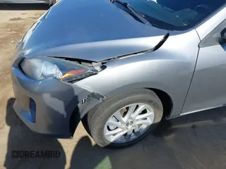 2013 Mazda 3 i Grand Touring z VIN JM1BL1WP0D1736124, wystawiony jako IAAI lot #42271018 z przebiegiem 124 478 mil mil oraz . Historia ofert i sprzedaży dostępna na DreamBid. Obrazek 18.