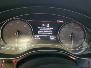 2014 Audi S6 Prestige z VIN WAUF2AFC2EN044116, wystawiony jako Copart lot #56415015 z przebiegiem 112 284 mil mil oraz Tytuł czysty. Historia ofert i sprzedaży dostępna na DreamBid. Obrazek 9.