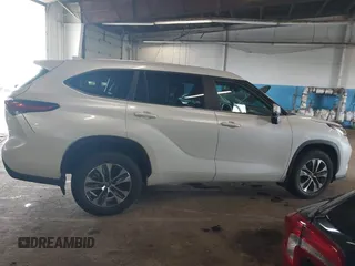 2023 Toyota Highlander L z VIN 5TDKDRBH9PS039746, wystawiony jako IAAI lot #42235258 z przebiegiem 4 513 mil mil oraz . Historia ofert i sprzedaży dostępna na DreamBid. Obrazek 13.
