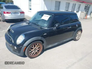 2005 MINI Hardtop S with VIN WMWRE33425TD90534, listed as a IAAI auction lot 41687089 with 157,600 mi miles and . Bid and sale history available at DreamBid. Image 2.