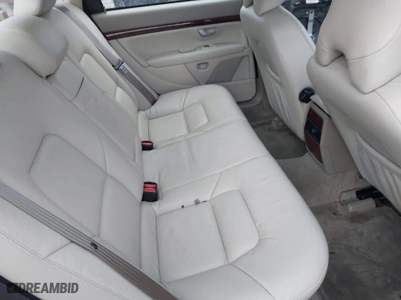 2005 Volvo S80 with VIN YV1TS592551413021, listed as a IAAI auction lot 41700639 with 59,940 mi miles. Bid and sale history available at carsss.com. Image 8.