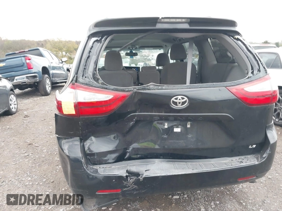 2017 Toyota Sienna LE Auto Access Seat with VIN 5TDKZ3DC4HS801298, listed as a IAAI auction lot 40805212 with 133,991 mi miles. Bid and sale history available at carsss.com. Image 6.