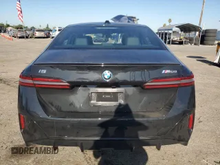 2024 BMW i5 M60 z VIN WBY43FK03RCP81325, wystawiony jako Copart lot #67688364 z przebiegiem 7173 mil mil oraz Szkody całkowita. Historia ofert i sprzedaży dostępna na DreamBid. Obrazek 6.