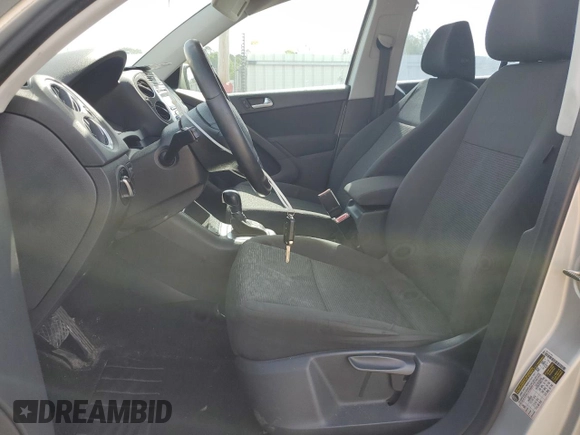 2013 Volkswagen Tiguan SE with VIN WVGAV3AXXDW618413, listed as a Copart auction lot 53953905 with 141,853 mi miles and Clean title. Bid and sale history available at DreamBid. Image 7.