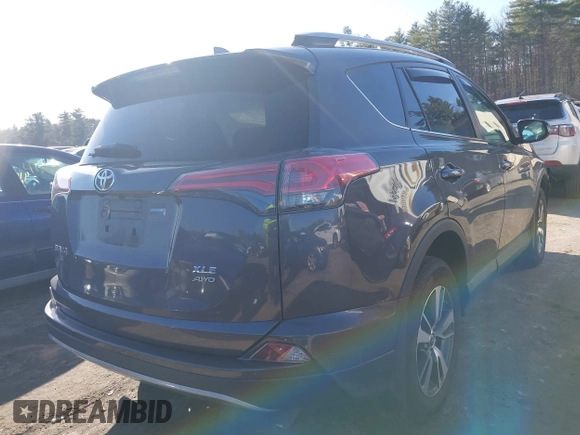 2018 Toyota RAV4 XLE with VIN 2T3RFREV5JW722012, listed as a IAAI auction lot 41830170 with 68,917 mi miles. Bid and sale history available at carsss.com. Image 4.