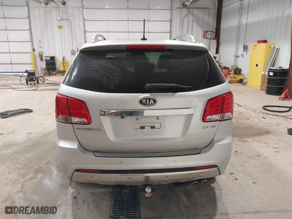 2013 Kia Sorento SX with VIN 5XYKWDA24DG380944, listed as a IAAI auction lot 42058174 with 261,860 mi miles. Bid and sale history available at carsss.com. Image 16.