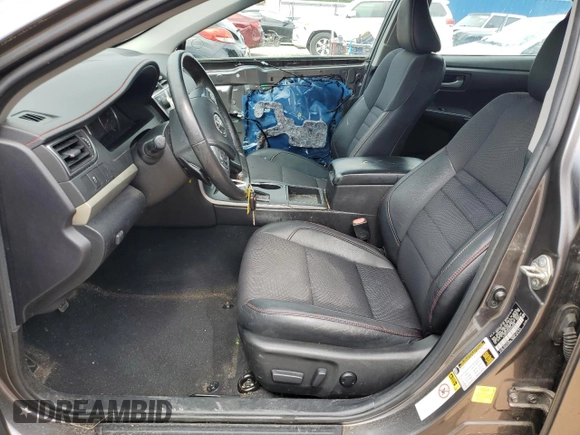 2017 Toyota Camry XLE z VIN 4T1BF1FK0HU426986, wystawiony jako Copart lot #56294715 z przebiegiem 86 159 mil mil oraz Szkoda całkowita • Salvage title. Historia ofert i sprzedaży dostępna na DreamBid. Obrazek 7.