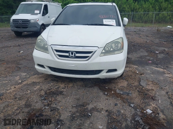 2005 Honda Odyssey EX-L with VIN 5FNRL38705B085917, listed as a IAAI auction lot 42210776 with 296,056 mi miles. Bid and sale history available at carsss.com. Image 14.