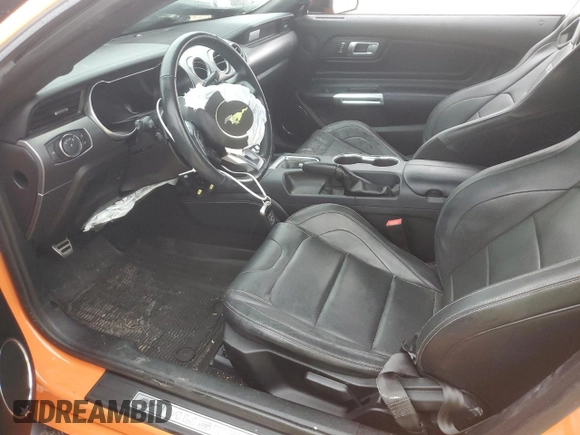 2021 Ford Mustang GT z VIN 1FA6P8CF9M5101492, wystawiony jako Copart lot #45208895 z przebiegiem Nie podano mil oraz Szkody całkowita. Historia ofert i sprzedaży dostępna na DreamBid. Obrazek 7.
